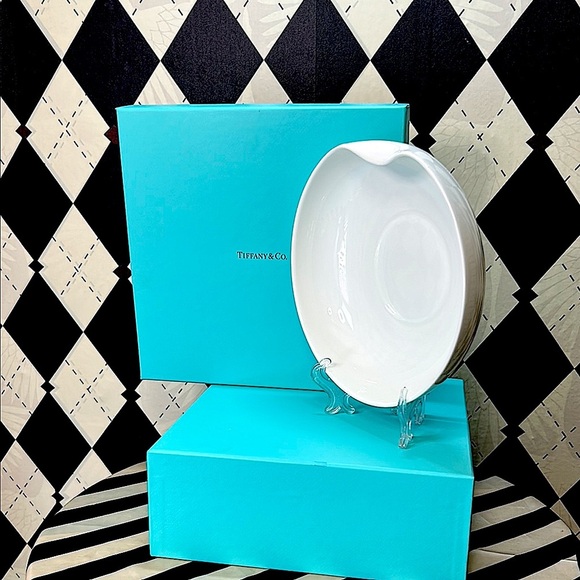 Tiffany & Co. Zelda Thumbprint Bowl – 8” Fine China with Original Box - Picture 4 of 13